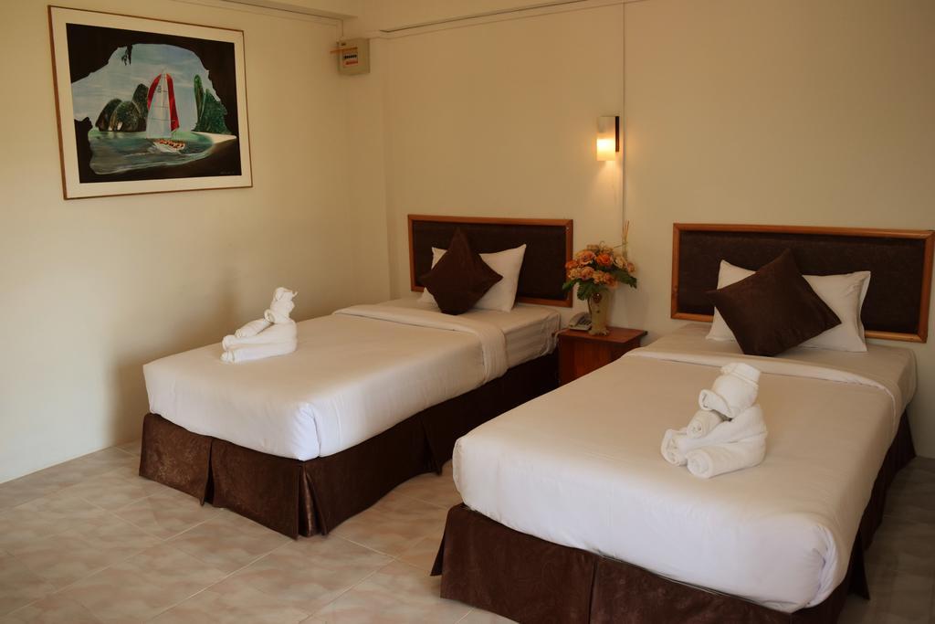 Hotel De Ratt Phuket Стая снимка