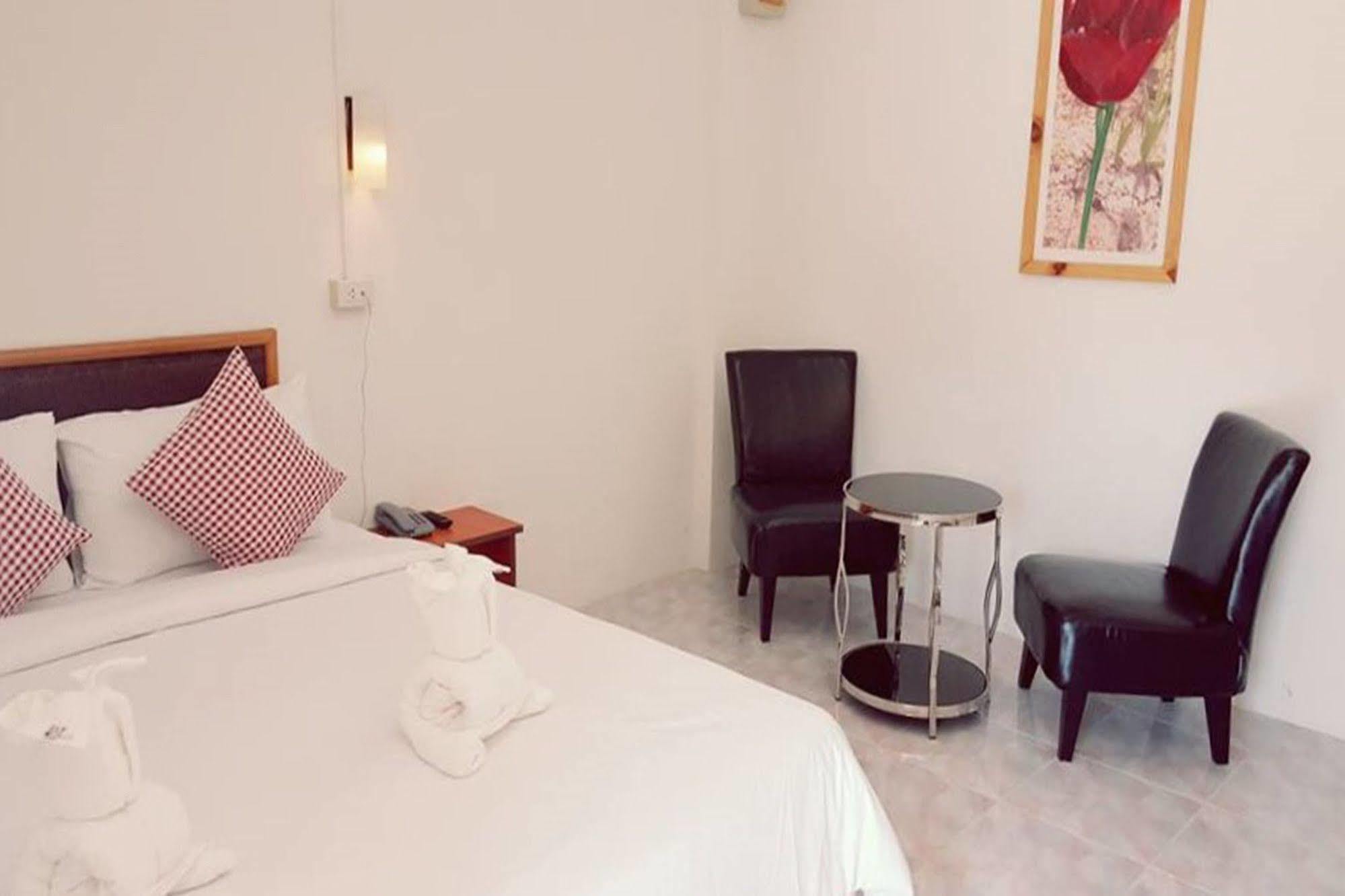 Hotel De Ratt Phuket Екстериор снимка