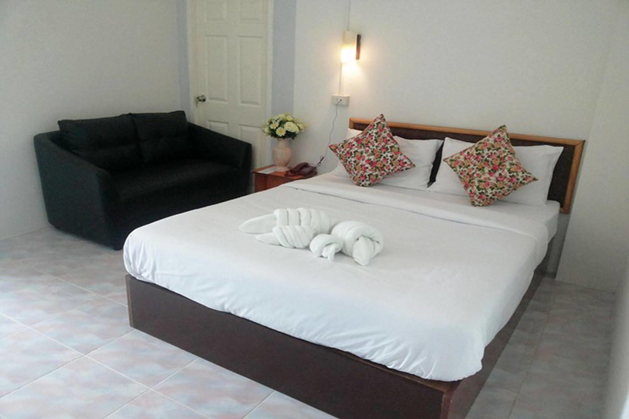 Hotel De Ratt Phuket Екстериор снимка