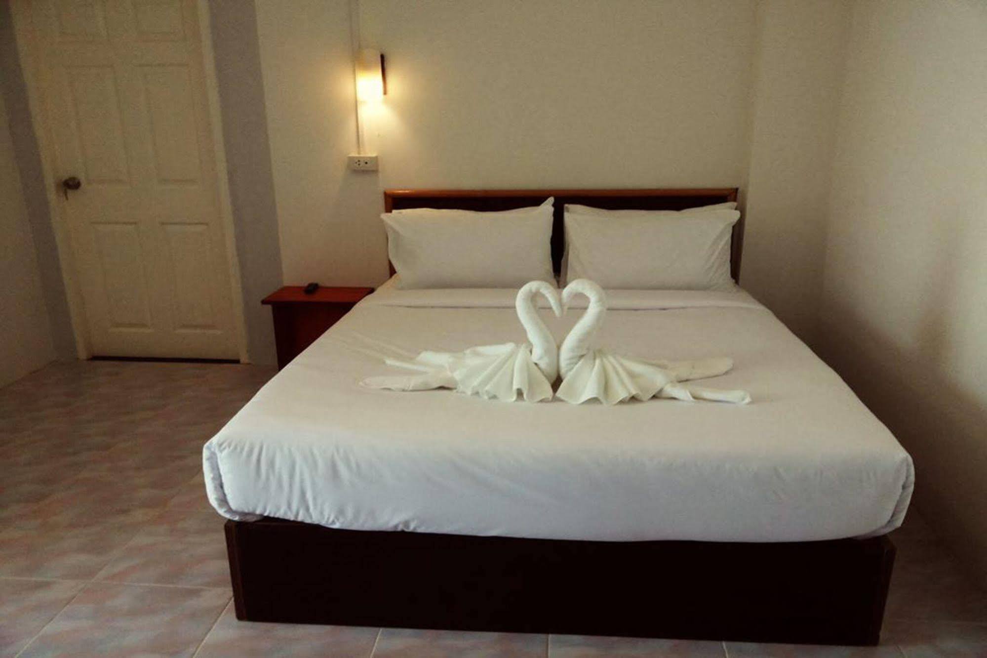 Hotel De Ratt Phuket Екстериор снимка
